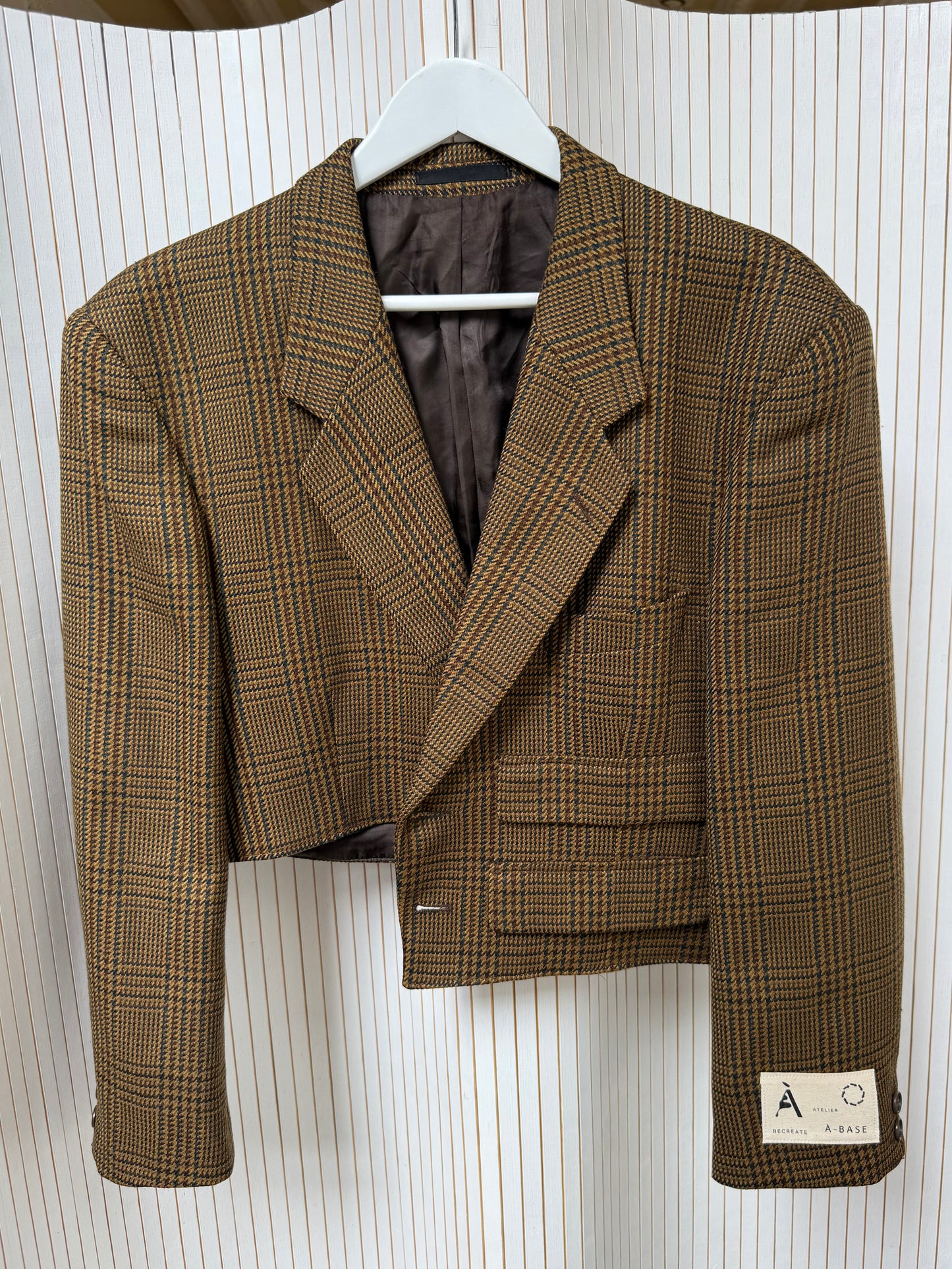 Asymmetric cropped blazer