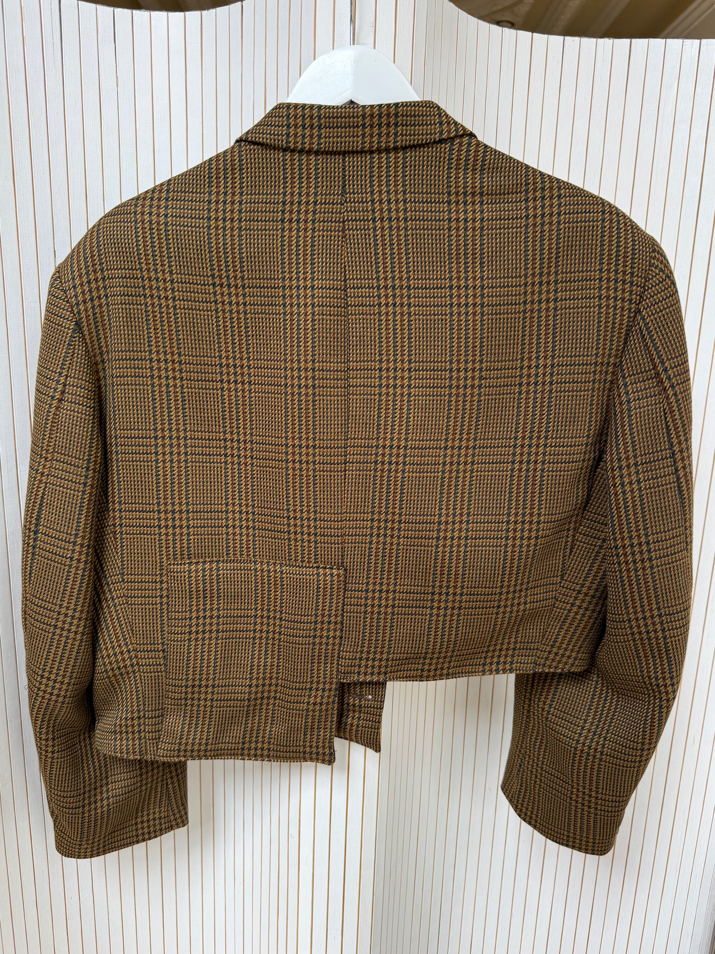 Asymmetric cropped blazer