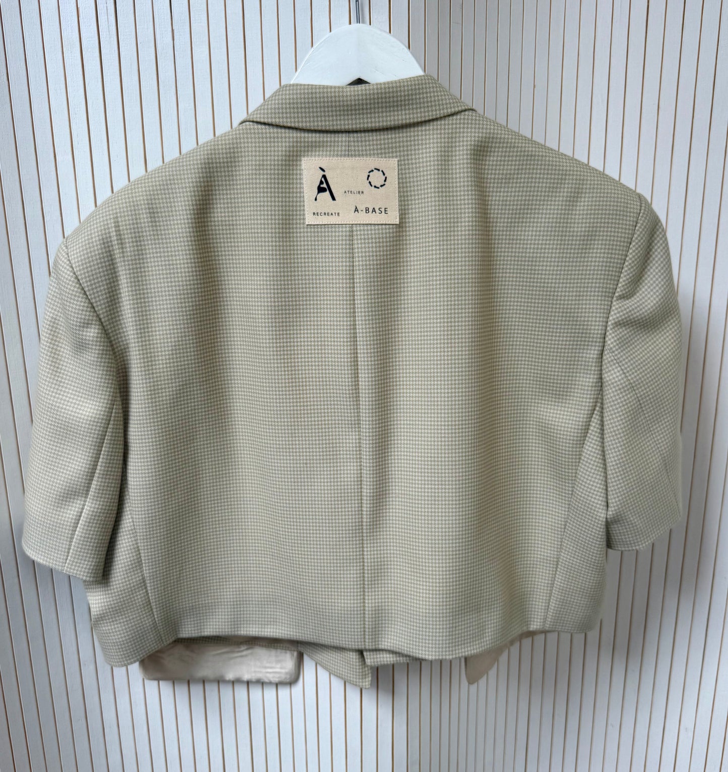 Short sleeve blazer
